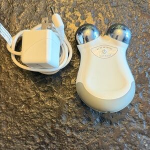 NuFace White and Silver Toning Device